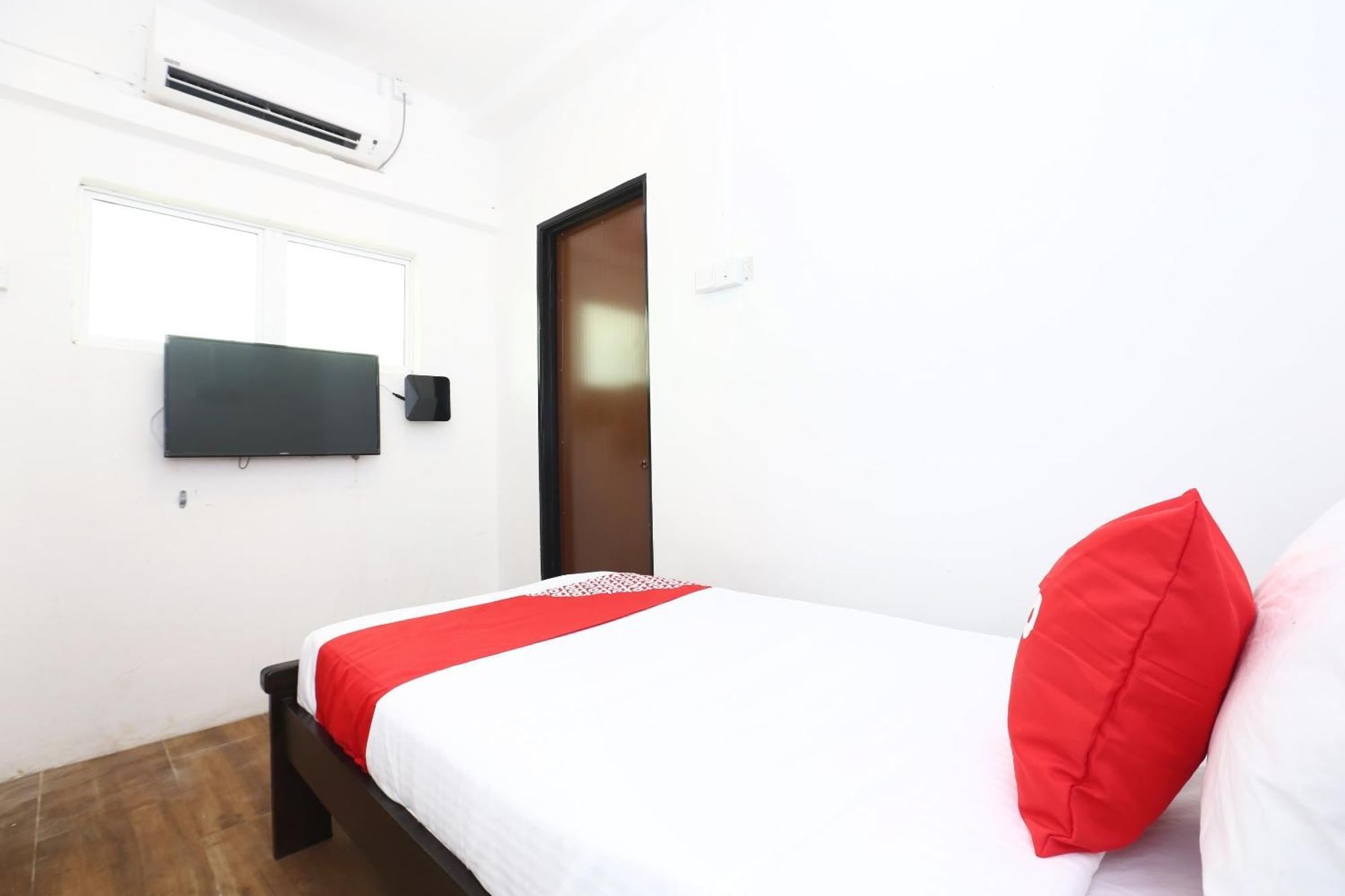 โอโย 89678 อาดี โฮเต็ล Hotel กัวลาตรังกานู ภายนอก รูปภาพ